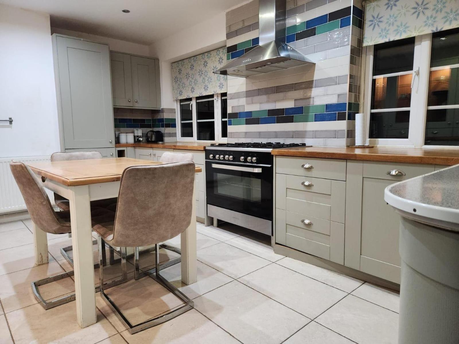 D Elmdon Homestay Shared 4 Bedrooms Birmingham Exterior foto